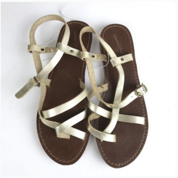 Universal Thread Women's Gold Faux Leather Lavinia Toe Wrap Thong Sandal - Picture 7 of 7